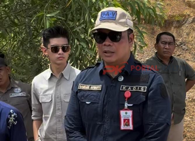 Kepala Dinas ESDM Provinsi Kaltim Bambang Arwanto (tengah)