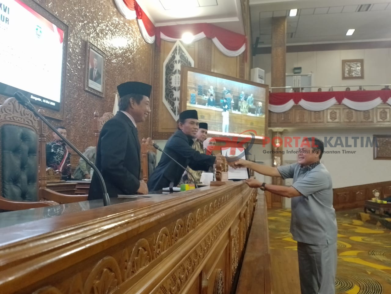 Ketua DPRD Kutim Jimmi dan Ketua Pansus Trantibum Linmas DPRD Kabupaten Kutim Yan