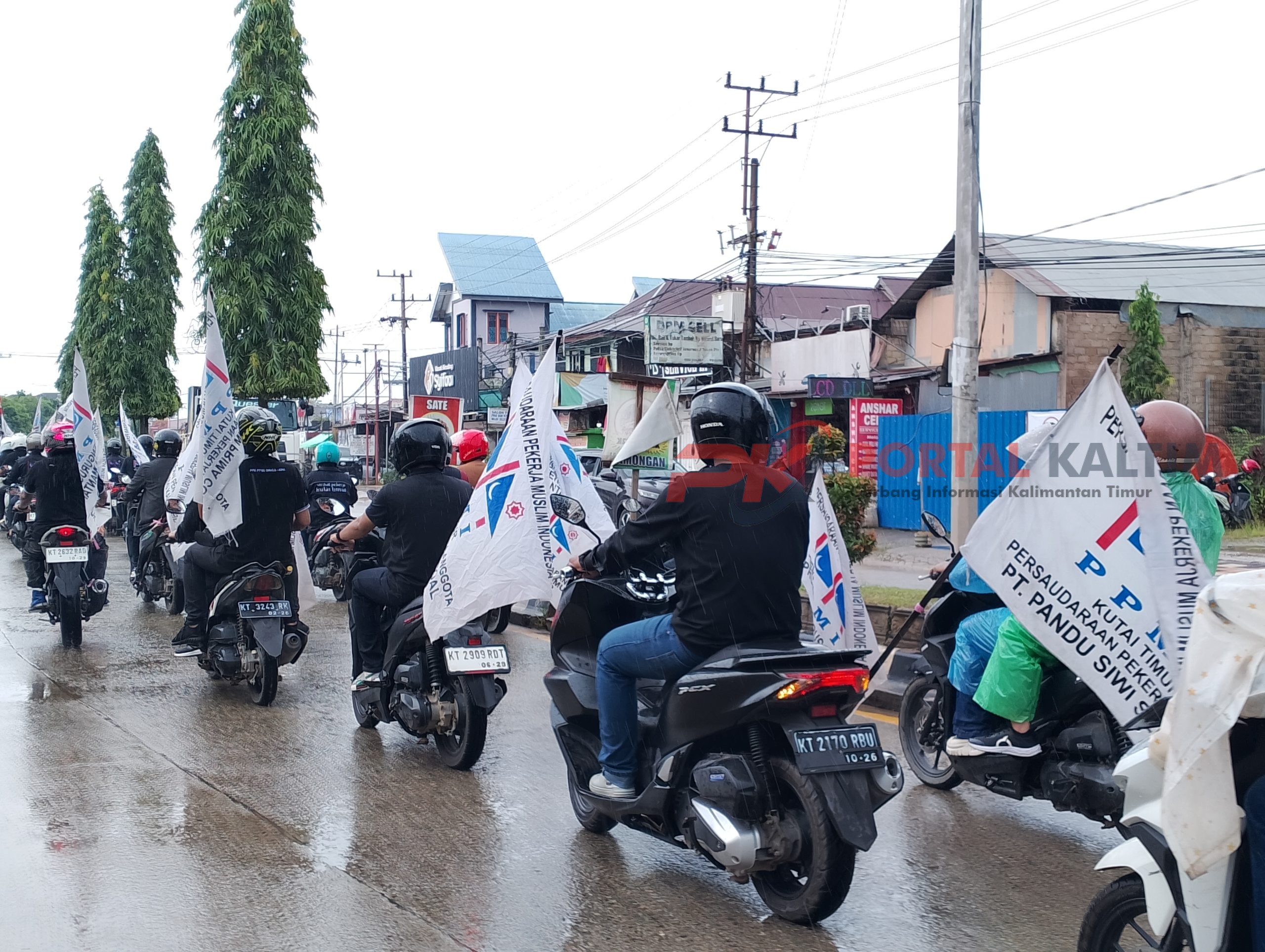DPW/DPC PPMI Kutim saat konvoi dalam May Day 2025
