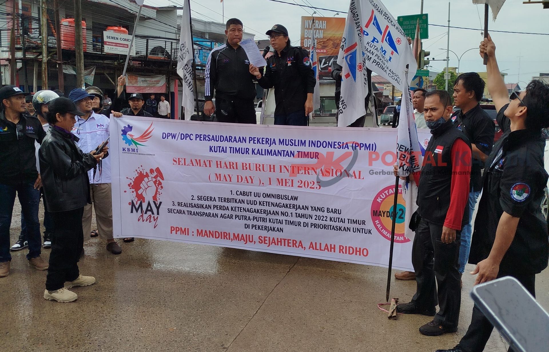 Ketua DPC PPMI Kutim Tabrani Yusuf sewaktu orasi May Day 2025