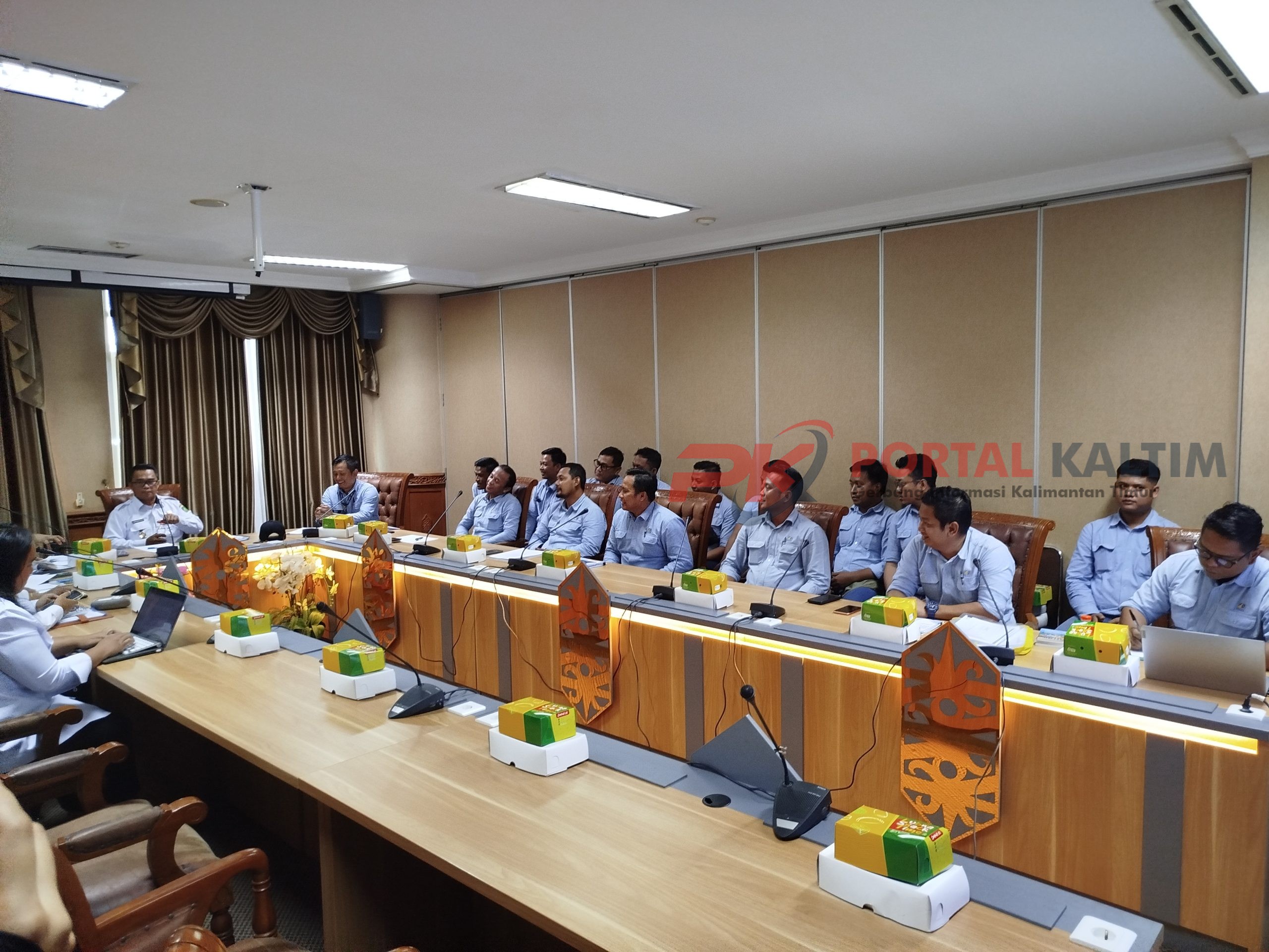 Wabup Mahyunadi mendengar keluhan yang diwakilkan oleh Distransnaker Roma malau