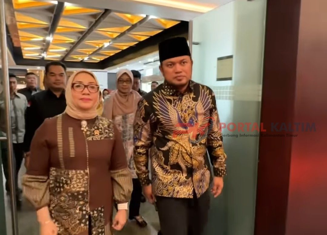 Suasana kunjungan Menteri PPPA Arifhul Choiri Fauzi bersama dengan Gubernur Kaltim Rudy Mas'ud
