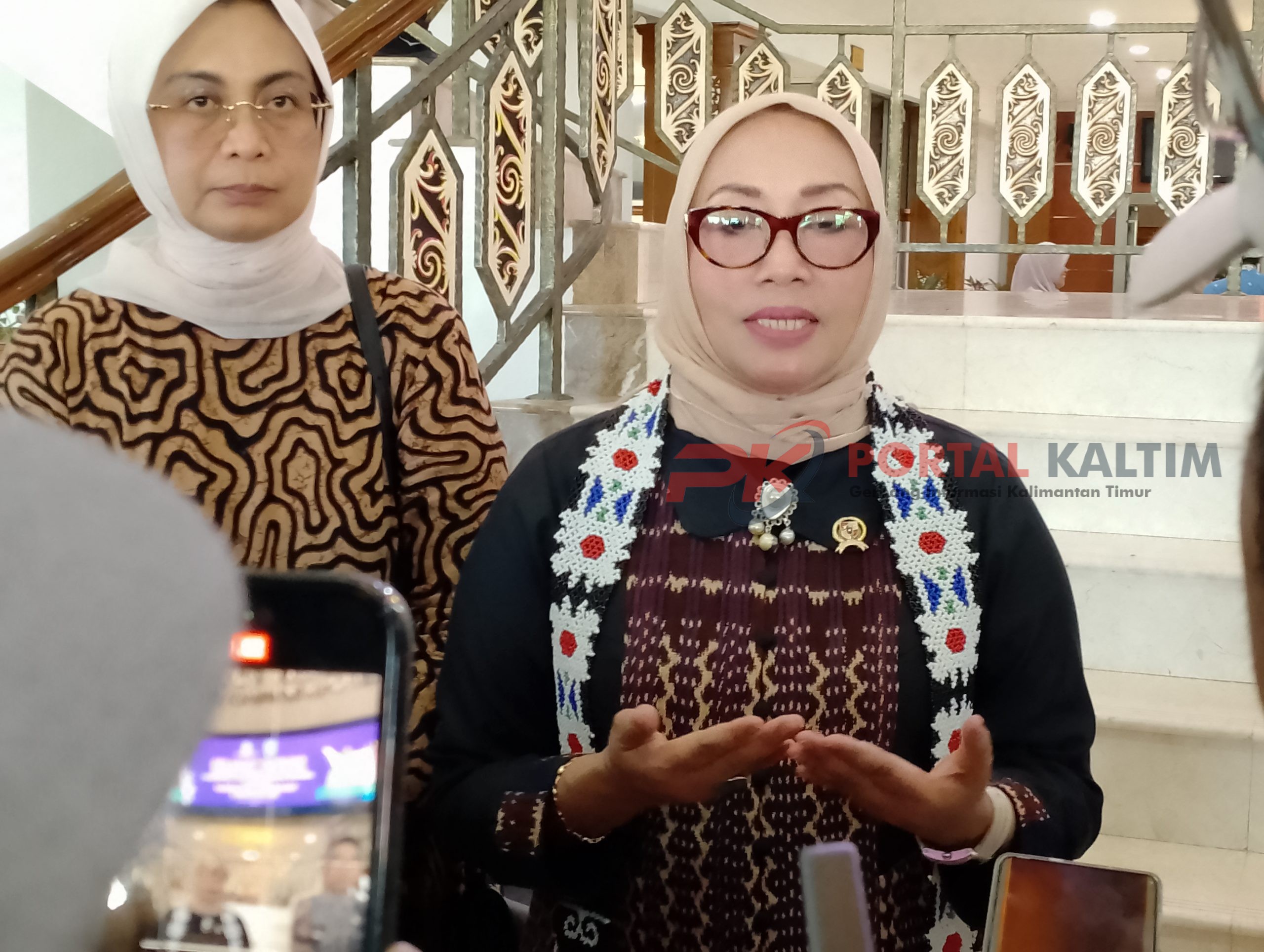 Menteri PPPA RI Arifah Fauzi (kanan)