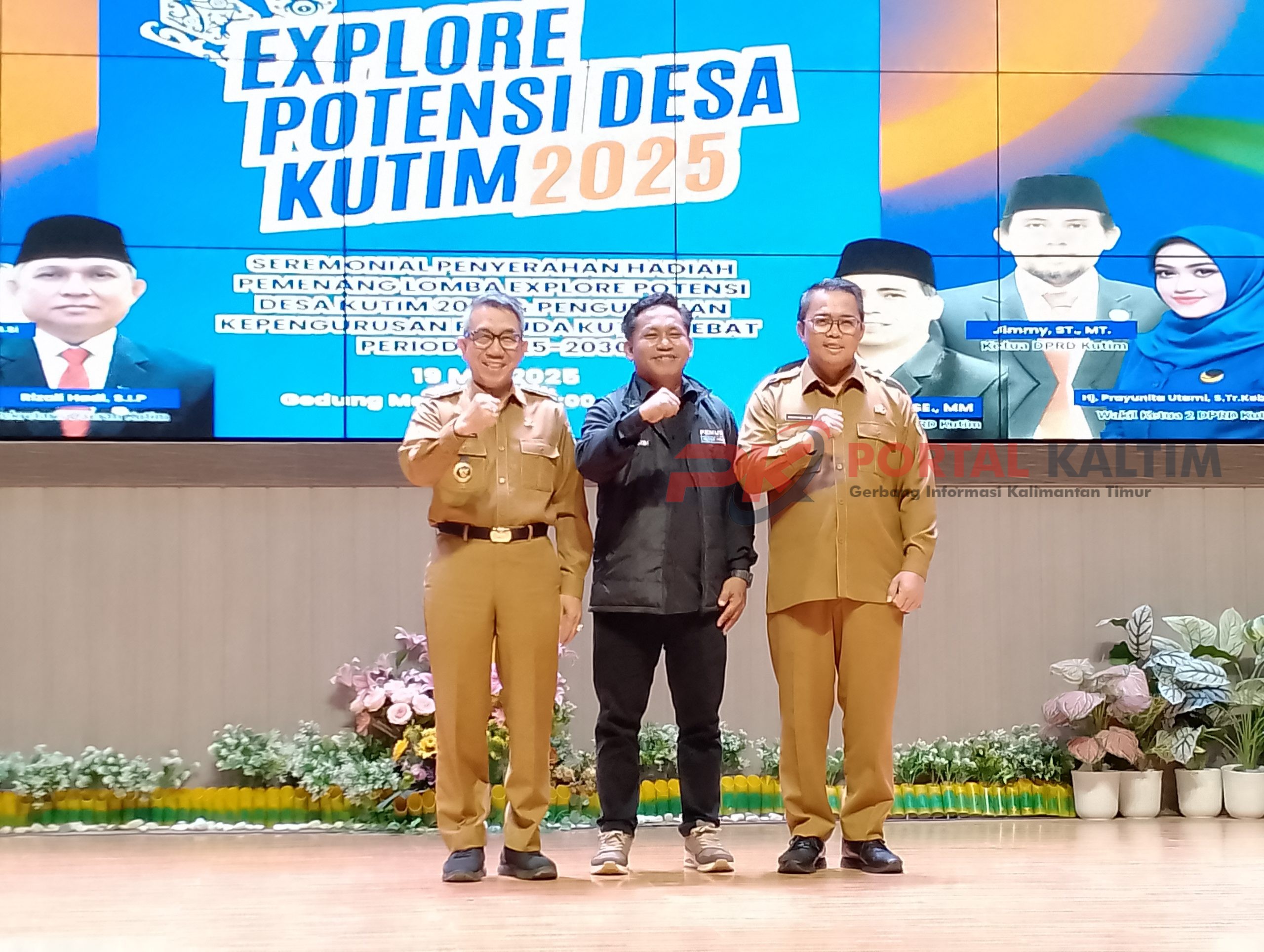 Bupati Kutim Ardiansyah Sulaiman (kiri), Ketua Pemuda Kutim Hebat Habibi (tengah), Wakil Bupati Mahyunadi (kanan)