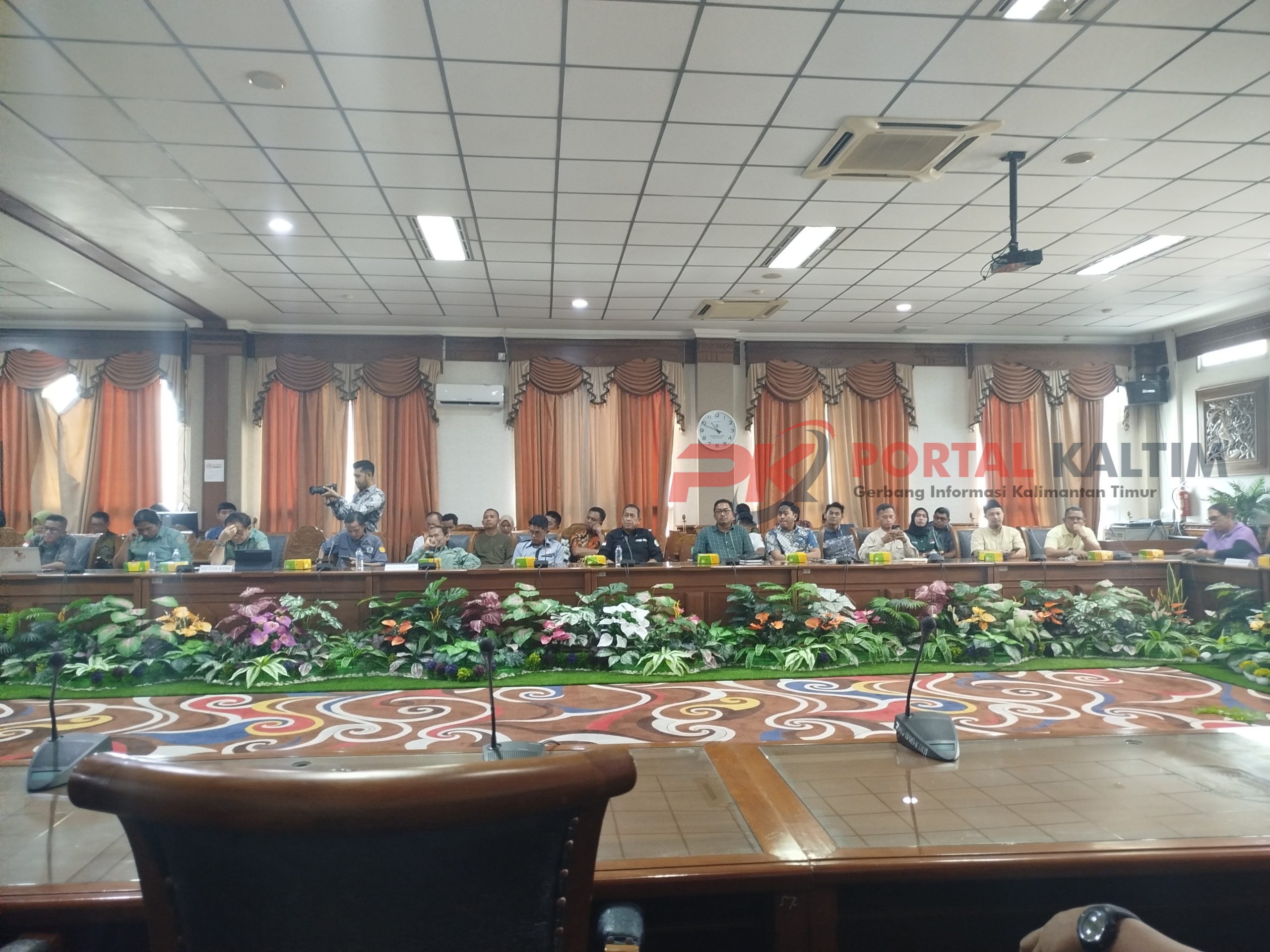 Suasana RDP anggota Komisi D DPRD Kutim bersama KONI, KORMI dan NPCI