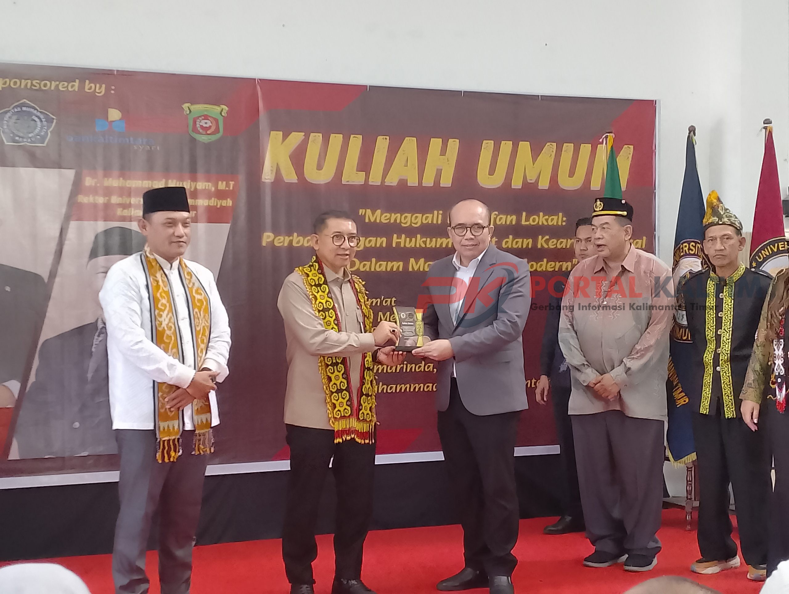Menteri Kebudayaan RI Fadli Zon bersama akademisi UMKT Samarinda