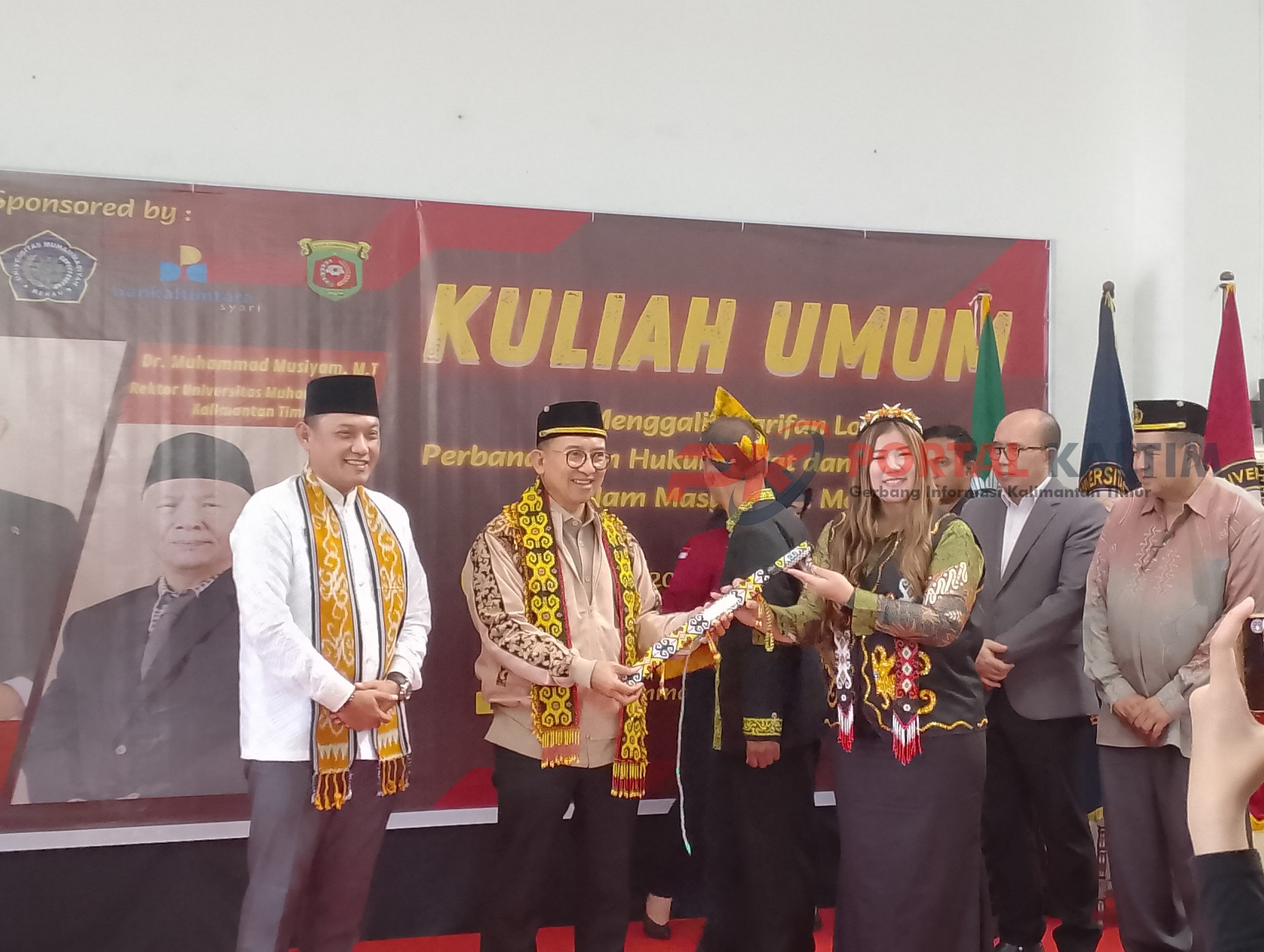 Menteri Kebudayaan RI Fadli Zon bersama akademisi UMKT Samarinda