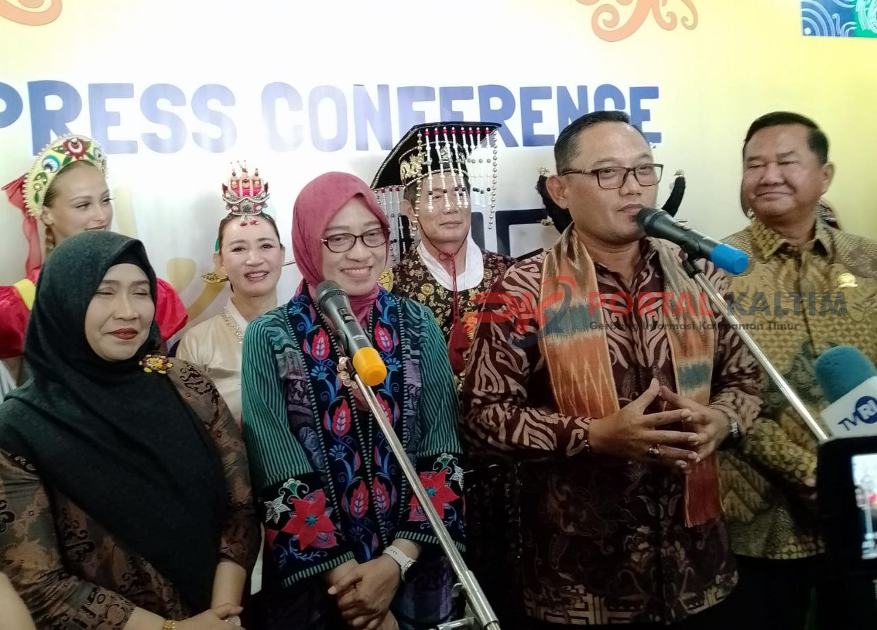 Wakil Gubenur Kaltim Seno Aji (kanan)