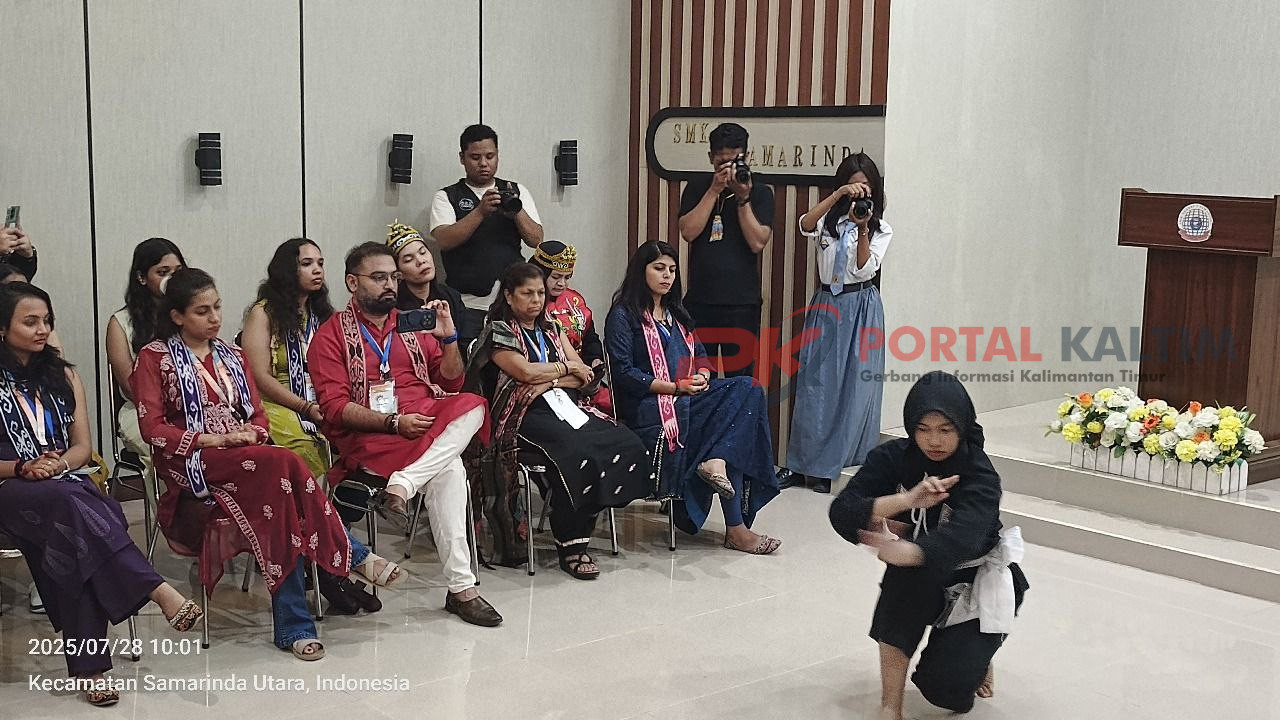 Pertukaran budaya dari SMKN 3 Samarinda bersama delegasi India EBIFF 2025