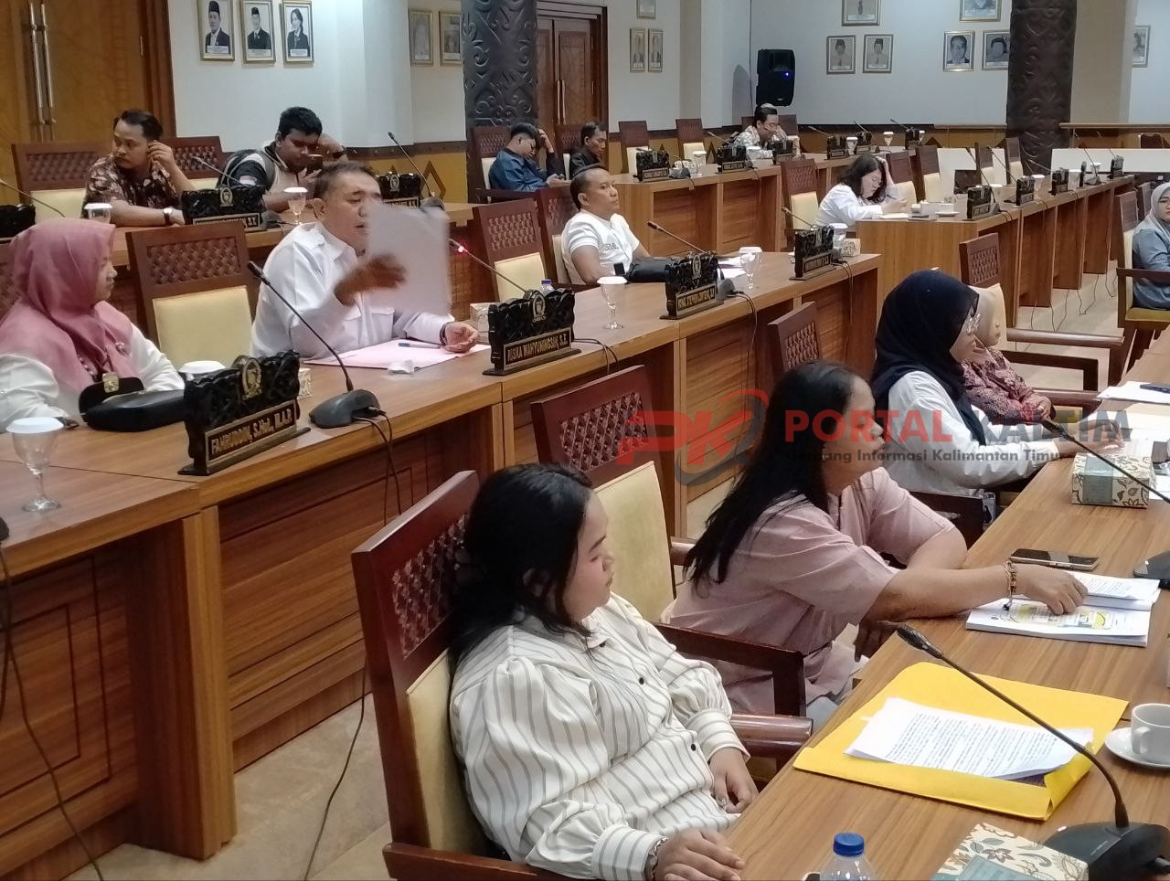 Pihak Yayasan FJDK Samarinda (bawah), Dinsos Samarinda dan Dinsos Kaltim (atas)