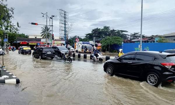 Kondisi banjir yang melanda Kota Balikpapan setiap hujan mengguyur.