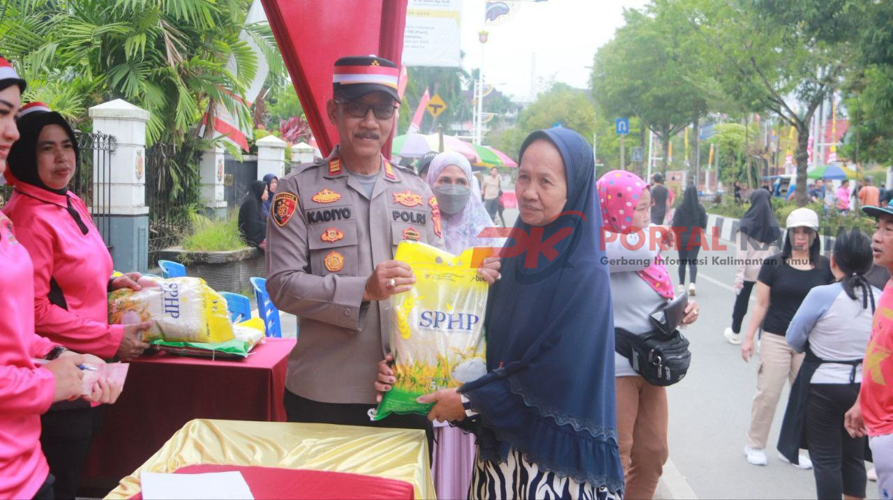 Kapolsek Samarinda Kota AKP Kadyo dalam Gerakan Aksi Pasar Murah