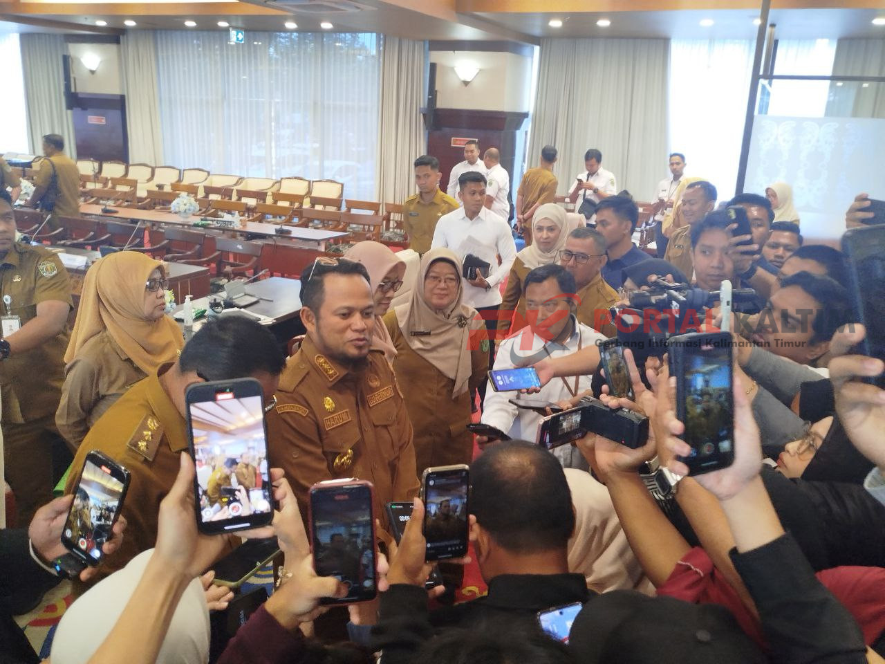 Gubernur Kalimantan Timur Rudy Mas'ud beserta jajaran