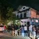 Lokasi kejadian ditemukan lima mayat satu keluarga yang dikubur bersama dalam satu liang lahat di belakang rumahnya di Kabupaten Indramayu (ist)