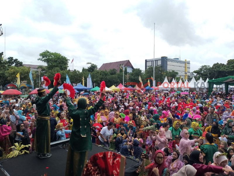 Tari massal dalam acara Gebyar PAUD Hari Anak Nasional 2025, dengan tajuk "Anak Hebat, Indonesia Kuat Menuju Indonesia Emas 2045
