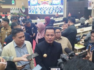 Gubernur Provinsi Kaltim seusai rapat di DPRD Kaltim