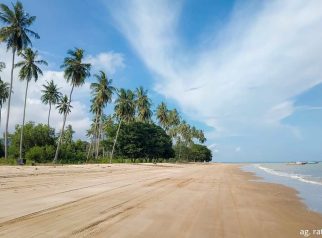 Suasana Pariwisata alam di Kecamatan Bengalon, Pantai Sekerat