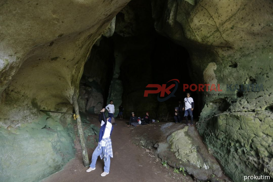 Suasana pariwisata alam dari Gua Ara Raya