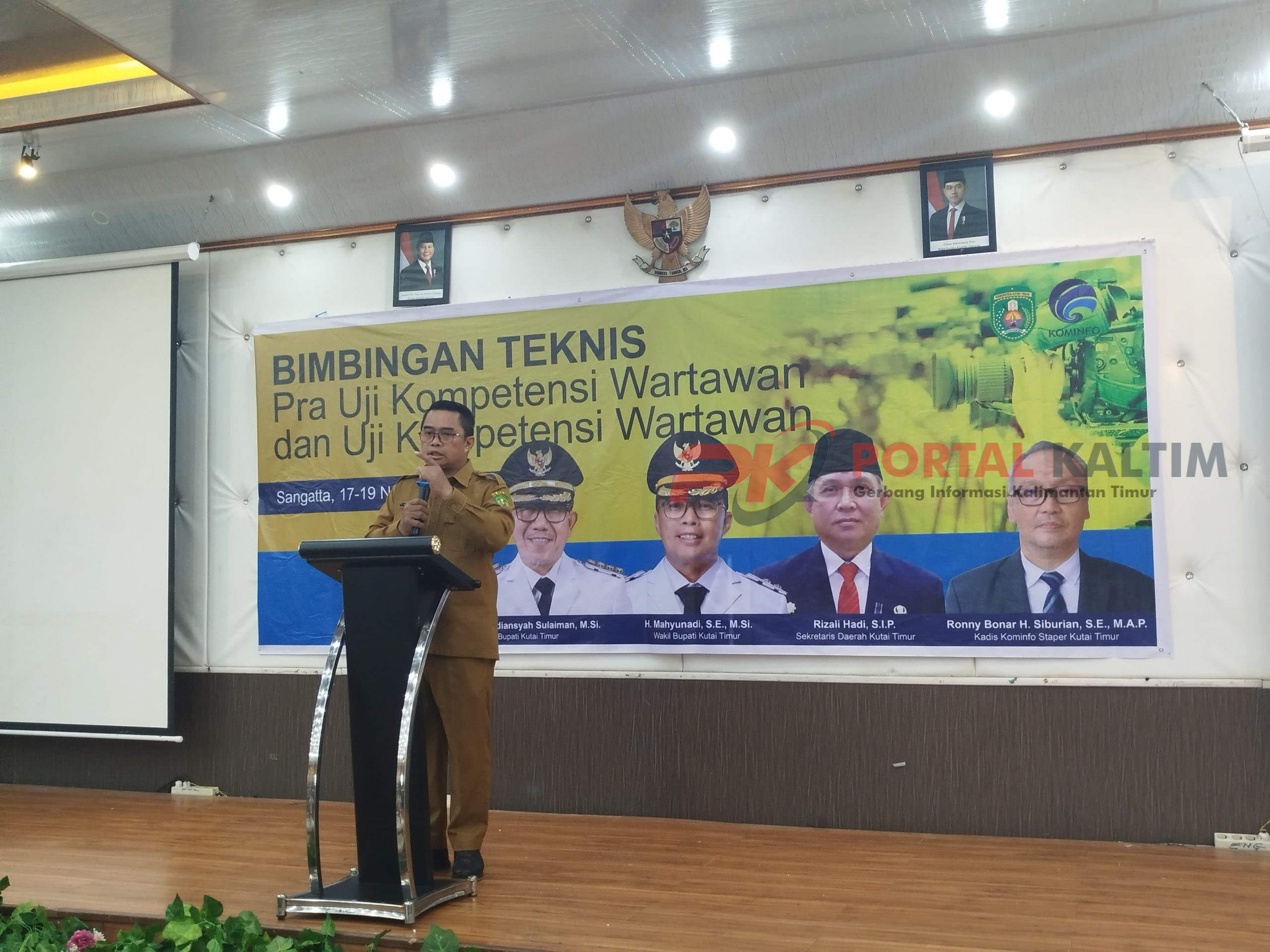 Wakil Bupati Kutai Timur, Mahyunadi saat memberikan sambutan di kegiatan Uji Kompetensi Wartawan (UKW).