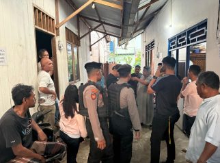 Personel Sat Samapta Polresta Samarinda mengamankan terduga pelaku KDRT usai menerima laporan melalui layanan darurat 110.