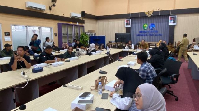 Konferensi pers Pemprov Kalimantan Timur terkait penjelasan anggaran jasa laundry senilai Rp450 juta yang menjadi sorotan publik.