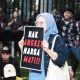 Salah seorang demonstran saat aksi Demo 214 Jilid II di depan Gedung DPRD Kalimantan Timur.