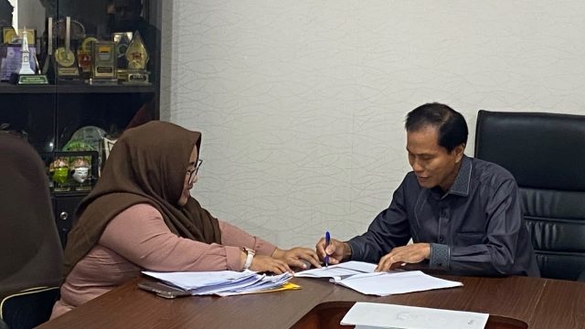 Ketua TPC-PPA Kalimantan Timur Rina Zainun (kiri) dan Anggota Komisi IV DPRD Kota Samarinda Yakob Pangedongan (kanan).