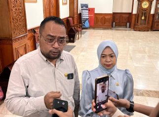 Ketua Fraksi GAP, Faizal Rachman (kiri) bersama dengan anggota Fraksi GAP, Mulyana (kanan)