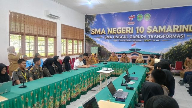 Pemprov Kalimantan Timur meninjau proses pembenahan fasilitas SMA Negeri 10 Samarinda yang dipersiapkan menjadi Sekolah Garuda. (Ist)