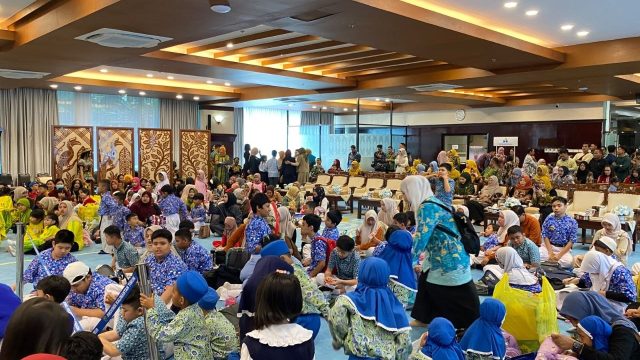 Suasana Hari Anak Nasional 2026 bertema "Sayang Anak, Lindungi dan Bangun Masa Depan" yang digelar di Kantor Gubernur Kalimantan Timur.