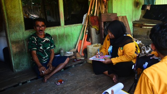 Tim PKM RSH Universitas Mulawarman saat melakukan wawancara.
