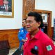 Ketua Permata Mamat menyampaikan aspirasi terkait kelangkaan bbm solar di Lobby gedung DPRD Kutai Timur.