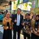 Menteri Keuangan Republik Indonesia, Purbaya Yudhi Sadewa bersama Kepala Perwakilan Bank Indonesia, Robi Ariadi serta Perwakilan UMKM Kalimantan Timur.