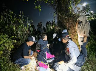 Tim gabungan mengevakuasi korban tenggelam di Sungai Batu Balai, Kutim