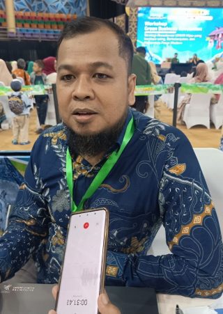 Tenaga Teknis Export Center Balikpapan, Burhan.