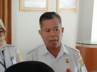 Asisten II Pemkot Samarinda Marnabas Patiroy.