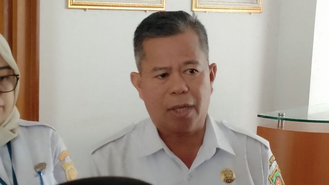Asisten II Pemkot Samarinda Marnabas Patiroy.