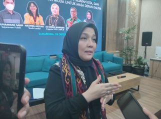 Wakil Ketua III Komite IV DPD RI sekaligus Anggota DPD RI Provinsi Kalimantan Timur Aji Mirni Mawarni dalam Dialog Publik Senator Kaltim Sumpah Pemuda di Kantor Disdikbud Kota Samarinda.