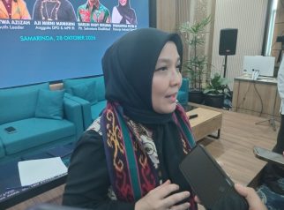 Wakil Ketua III Komite IV DPD RI sekaligus Anggota DPD RI Provinsi Kalimantan Timur Aji Mirni Mawarni saat Dialog Publik Senator Kaltim Sumpah Pemuda di Kantor Disdikbud Kota Samarinda.